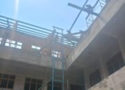 Proyek Pembangunan Ruang Kelas di SMPN 5 Kota Madiun Diduga Abaikan Keselamatan Pekerja