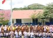 Plt Bupati Tapsel Bagikan KIA ke Siswa Siswi SD dan SMP di Angkola Timur