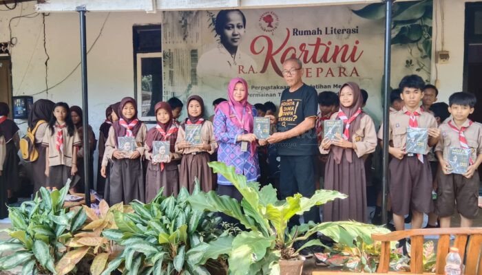 Rumah Literasi RA Kartini Berikan Layanan Pelatihan Menulis dan Perpustakaan Gratis