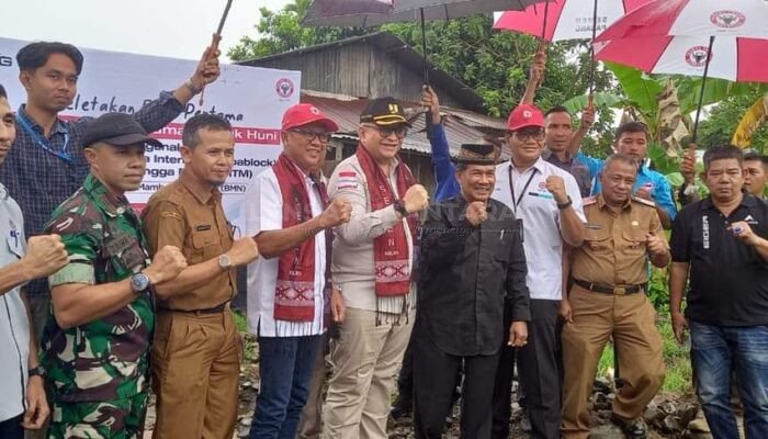 Andree Algamar Lakukan Peletakan Batu Pertama Bedah Rumah, Sinergi Pemko Padang – PT Semen Padang