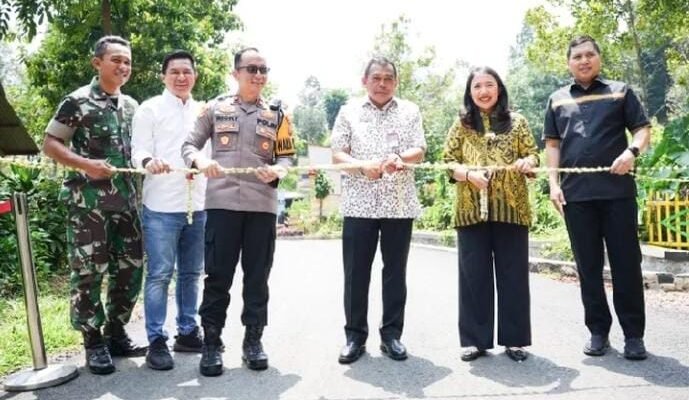 Pj Bupati dan Anggota DPR RI dan DPRD Purwakarta Resmikan Penggunaan 6 Ruas Jalan