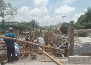 Kecewa dengan Pembangunan Jembatan Sungai Tatas, Warga RT 26 dan RT 27 Kelurahan Baru Bangun Jalan Alternatif