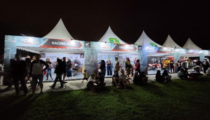 Deretan Sepeda Motor Sport Honda Sukses Pukau Warga Kota Sangatta Lewat Honda Sport Motoshow