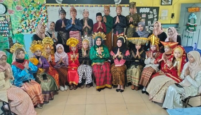 Semarakkan Sumpah Pemuda, Murid SDN 29 Pekanbaru Pakai Baju Nusantara
