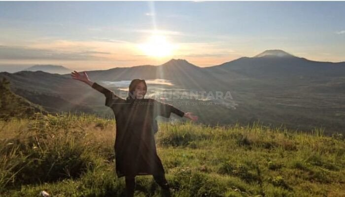 Dinding Kaldera Megasari Tampak Gagah dari Desa Sempol Ijen Bondowoso