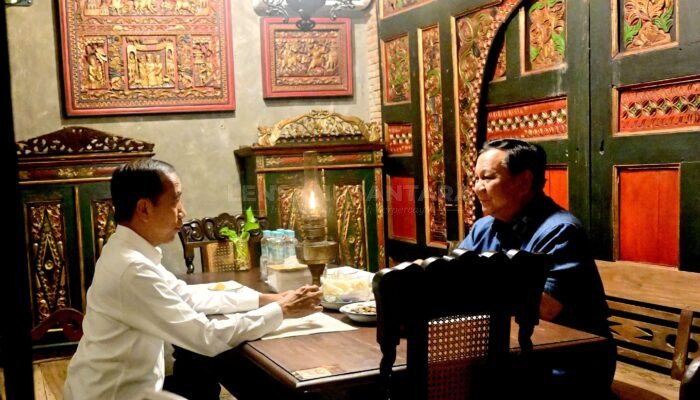 Pertemuan Hangat Presiden Prabowo dan Jokowi di Kota Surakarta