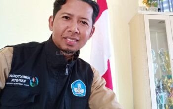 Kepala SD Inpres 2 Nggele