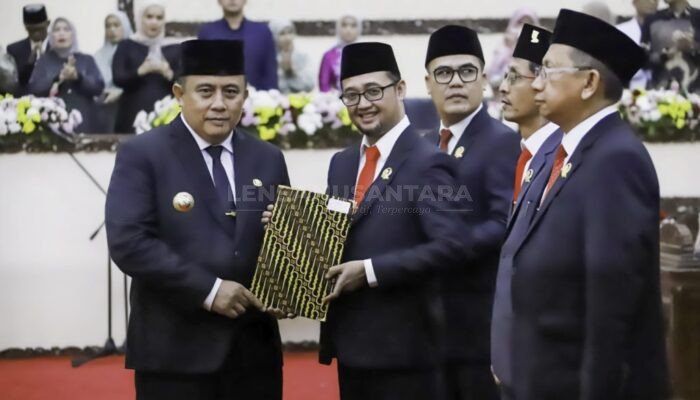 Ade Sukron Resmi Dilantik sebagai Ketua DPRD Kabupaten Bekasi Periode 2024-2029
