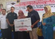 PT Semen Padang Salurkan Beasiswa dan Perlengkapan Sekolah di Kota Dumai