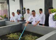 Dukung Program Ketahanan Pangan, Lapas Kelas IIA Jember Tabur 2000 Benih Ikan