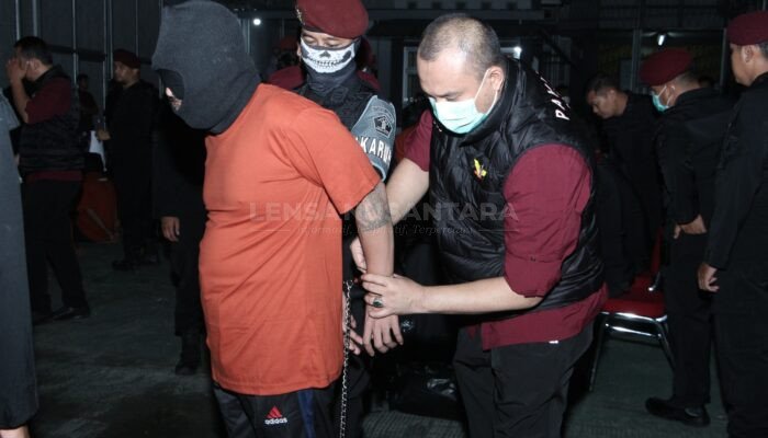 16 Narapidana Beresiko Tinggi Lapas I Madiun Dipindahkan ke Nusakambangan