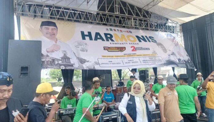 Ribuan Relawan dan Simpatisan dari Penjuru Kabupaten Madiun Ramaikan Kampanye Akbar HARMONIS di Gudang Tentrem