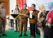 Pemkab Madiun Serahkan 71 Sertipikat Redistribusi Tanah: Dorong Kepastian Hukum dan Penguata Aset Desa
