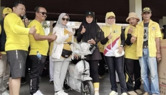 Ade Ruminah Berikan Apresiasi Dalam Acara HUT Golkar ke-60
