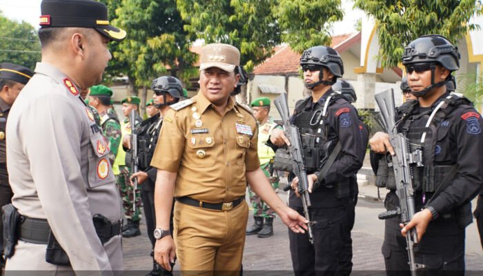 Pj Bupati Pasuruan Pimpin Apel Pergeseran dan Pengecekan Pasukan Pengamanan Pilkada 2024