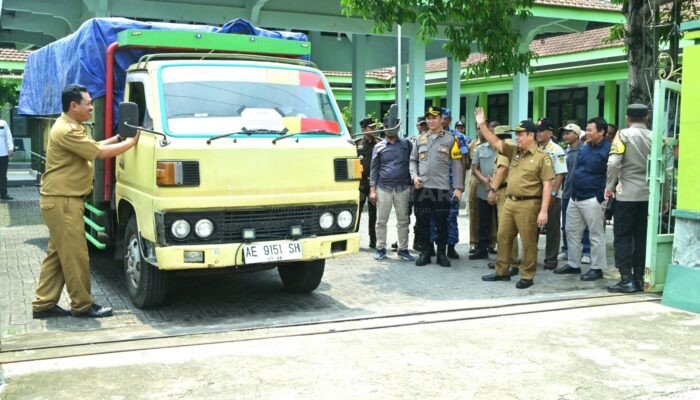 Pastikan Logistik Pilkada Tepat Waktu, Pj Bupati Madiun Turun Langsung ke Lapangan