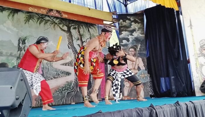 Pertunjukan Seni Ketoprak Banjarnegara, Meriahkan Peringatan HUT PGRI ke-79 dan HGN 2024