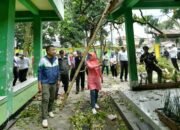 Akibat Cuaca Tidak Bersahabat Bey Machmudin Kunjungi SD dan Gudang KPU Kota Cimahi