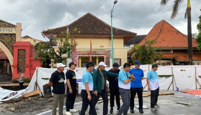 Ketua DPRD dan Pj Bupati Tinjau Progres Revitalisasi Alun-alun 1 Jepara, Berharap Segera Diselesaikan
