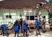 Koramil 0824/24 Ambulu Turun Tangan Perbaiki Rumah Warga Diterjang Angin Puting Beliung