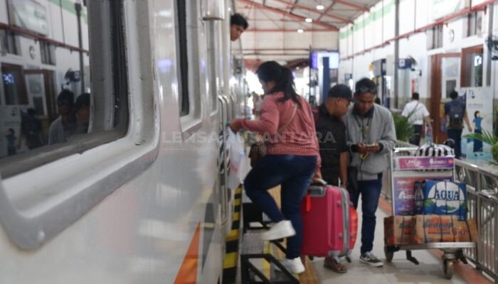 Antusiasme Tinggi, 51.483 Tiket KA Jarak Jauh Daop 7 Madiun Terjual untuk Masa Nataru 2024-2025