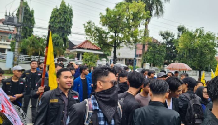 Ratusan Mahasiswa dan Masyarakat Jepara Berunjuk Rasa Menolak Naiknya PPN 12 Persen