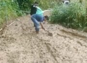 Jalan Rusak Parah, Masyarakat Desa Suwidak Bagai Terisolasi