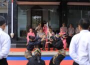 Pertunjukan Pencak Silat Meriahkan Penyambutan Kapolres Baru di Madiun