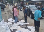 David Handoko Seto Anggota DPRD Jember Turun Langsung Penanganan Normalisasi Drainase di Jalan Kaliurang