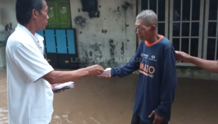 Kepala Desa Sidodadi Madiun Tunjukkan Kepedulian, Beri Bantuan Warganya yang Terdampak Bencana