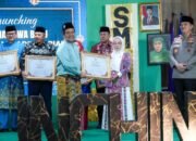 Pemkab Kampar Terima Penghargaan Kepala Daerah Inspiratif pada Grand Launching Penerimaan Mahasiswa Baru UMRI