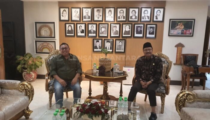 Ketua Umum SMSI Temui Mensos Bahas Sinergi dalam Peringatan HPN 2025