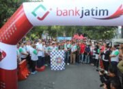 Ribuan Orang Ramaikan Jalan Sehat Bareng PWI Jatim