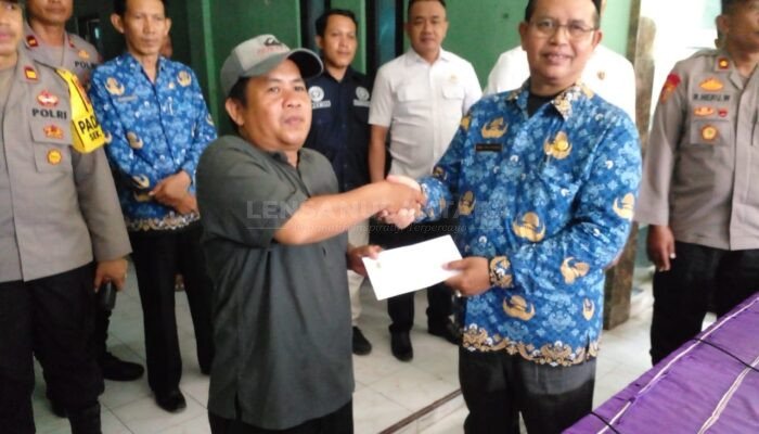 Aksi Unjuk Rasa Warga Desa Ramban Kulon Berujung Damai, Kades Janji Tunjukkan Rekening Silpa