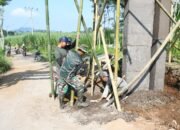 Satgas TMMD 123 Kodim 0822 Bondowoso Bangun Gapura Berkualitas di Desa Trotosari