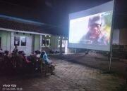Malam Bersejarah! Satgas TMMD 123 Kodim 0822 Bondowoso Ajak Warga Gunosari Nobar Film Perjuangan