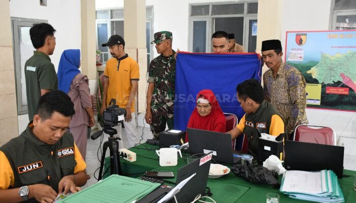 GRATIS! TMMD 123 Kodim 0822 Bondowoso & Disdukcapil Buka Layanan e-KTP & KK di Gunosari