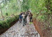 Dandim 0822 Bondowoso Tinjau Perkerasan Jalan TMMD ke-123: Akses Masyarakat Desa Trotosari Kian Lancar