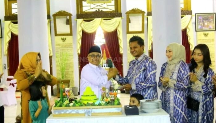 Warga Blitar Sambut Hangat Rijanto-Bely Usai Pulang dari Retret Magelang