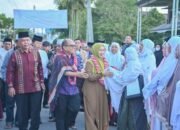 Pulang dari Retreat di Magelang, Wali Kota Padangsidimpuan Disambut Haru Warga Tanobato