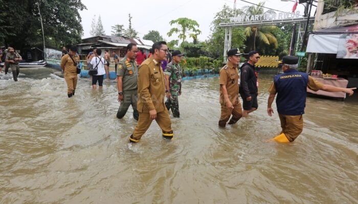 Banjir Rendam Tangerang, Akses Jalan Terputus, Pemkot Salurkan Bantuan