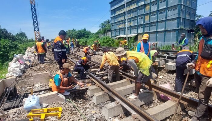 KAI Daop 7 Madiun Siap Sukseskan Masa Angkutan Lebaran 2025 dengan Perbaikan dan Penggantian Prasarana KA