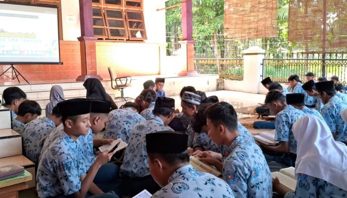 Ratusan Siswa SMAN 1 Tahunan Jepara Jadi Santri Kalong