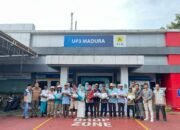 Srikandi PLN UP3 Madura Salurkan Bantuan Kepada Tukang Becak