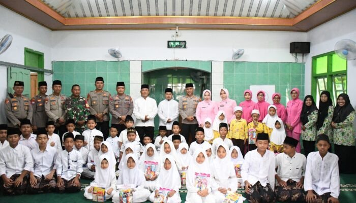 Kapolres Madiun Kota Bersama Ketua Yayasan Kemala Bhayangkari Gelar Bakti Religi
