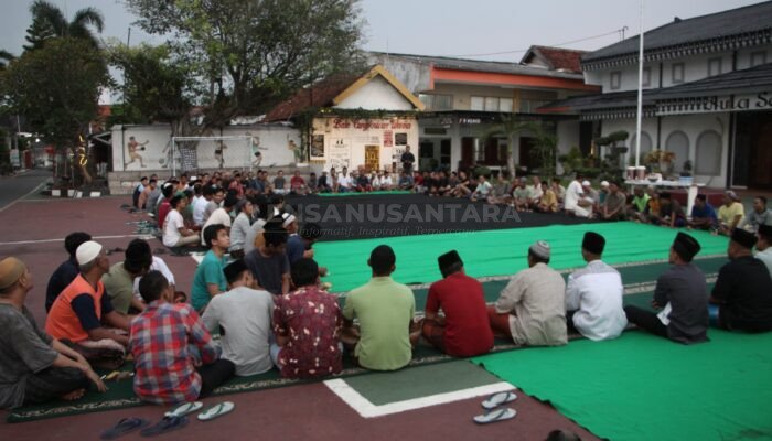 Jalin Kebersamaan, Kalapas Kelas I Madiun Ajak Warga Binaan Buka Puasa Bersama