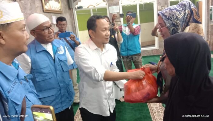 Aksi Kepedulian Disperindag Sumut dan FJP, Janda di Medan Terima Bantuan