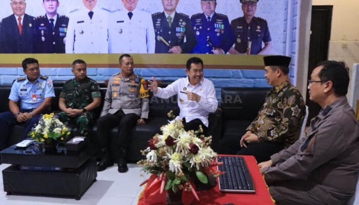 Deputi IV Kemenko Polkam Tinjau Pospam Ops Ketupat Semeru 2025 di Madiun
