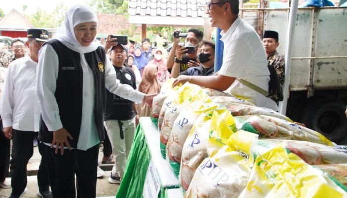 Gubernur Jatim dan Bupati Madiun Tinjau Pasar Pangan Murah, Khofifah: Harga Lebih Terjangkau Jelang Lebaran