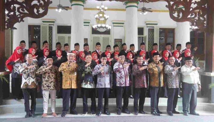 Serahkan 32 SK Kepala Sekolah, Pj Bupati Pamekasan Harapkan Ini